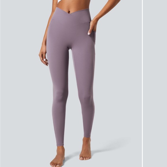 Softlyzero™ Crossover Pocket Plain Leggings by Halara - Picture 6 of 6
